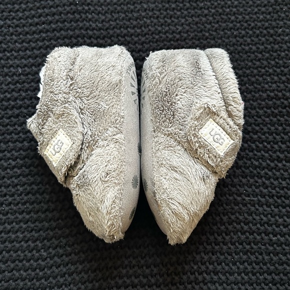 UGG Bixbee Fleece Baby Bootie - Charcoal, Size 4/5 (12-18 months) - Picture 1 of 7